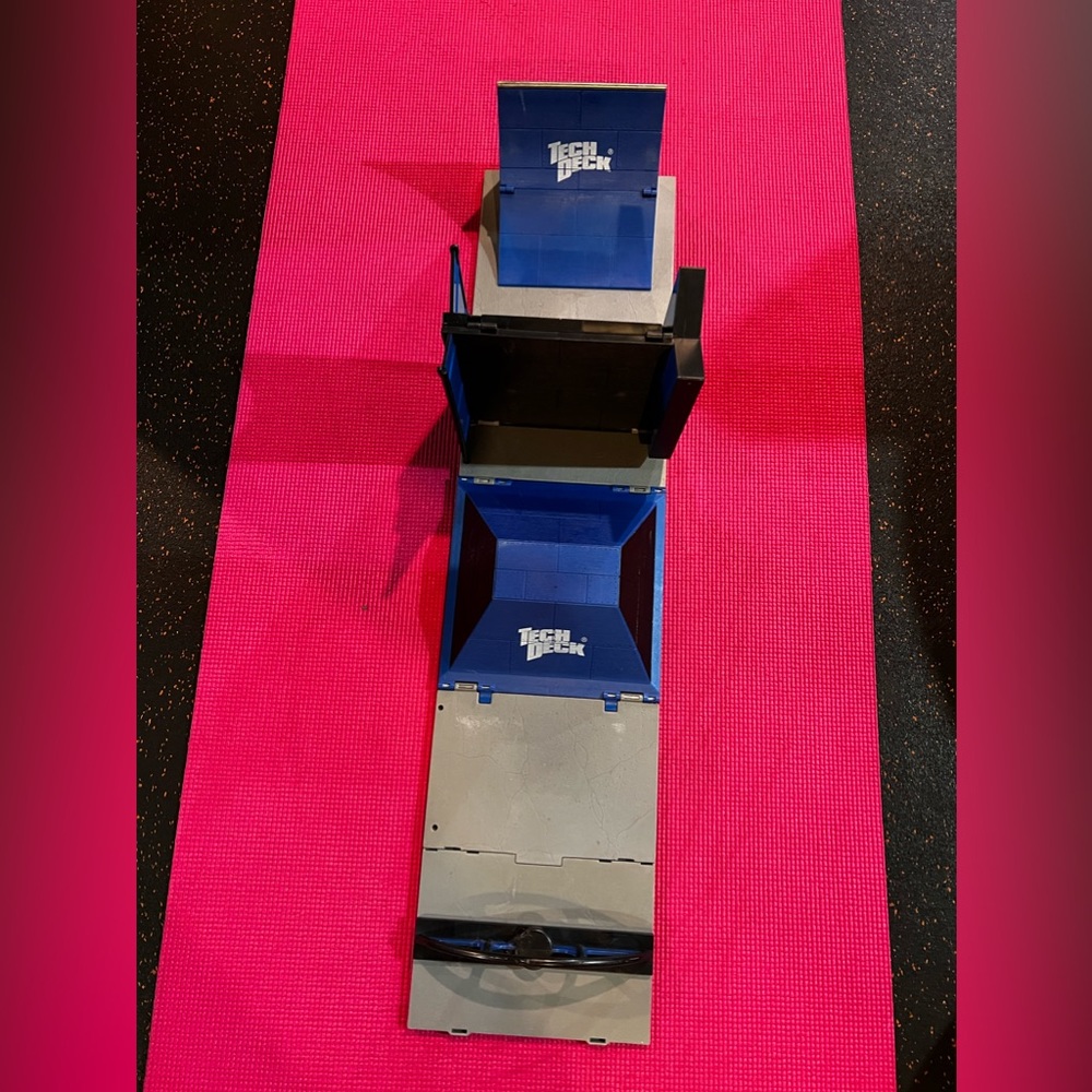 Tech Deck miniature skateboard ramp